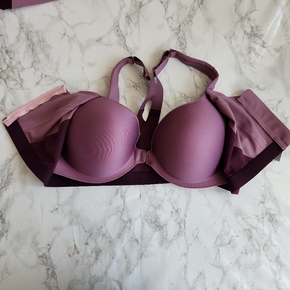 VS Victoria’s Secret Sports Bra 38C - Picture 4 of 9